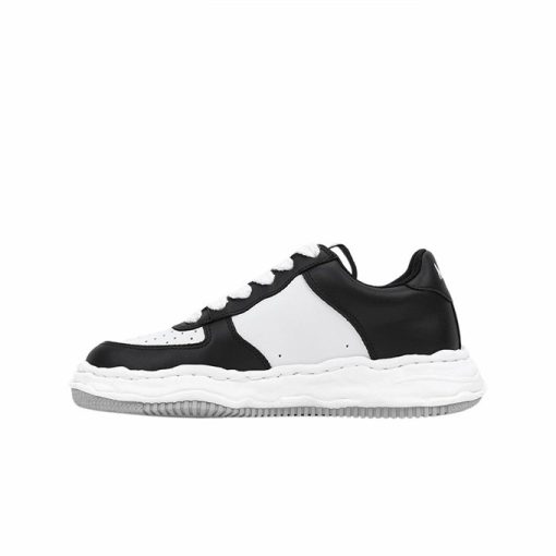 메종 미하라 야스히로 웨인 OG 솔 레더 로우탑 스니커즈 블랙 화이트 A08FW706-BLKWHT